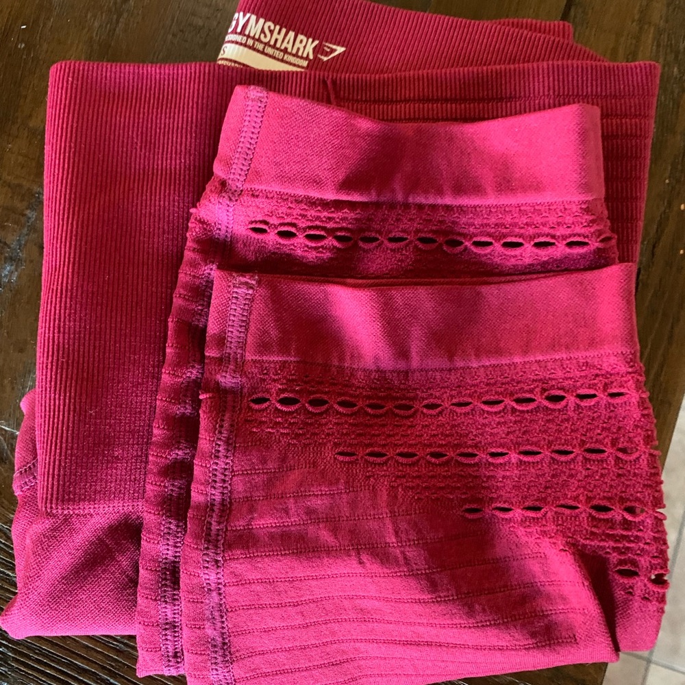 Gym shark leggings beet color crop